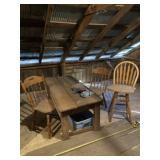 Swivel bar stool 24ï¿½ ground to seat, two wooden