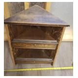 Corner shelf 22 in