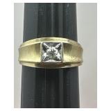 Sz.9 14k. Yellow Gold & Diamond Ring 4.98 Grams