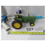 ERTL JOHN DEERE 3010 OR 3020 1/16 SCALE TRACTOR