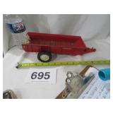 ERTL #482 INTERNATIONAL 1/16 SPREADER