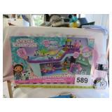 CABBYS DOLLHOUSE NEW IN BOX, NEVER