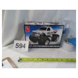 USA1 MONSTER TRUCK MODEL 1/32