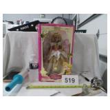 2007 NEW 18" DISNEY AURORA PORCELAIN DOLL