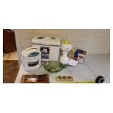 Kitchen-Ware,  bread maker. Lid off, Presto lemon