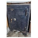 Large Cary floor safe 50x27x33 ( do have