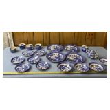 England Blue Willow Pattern dishes and cups, chip
