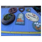 Halloween, welcome signs and decor