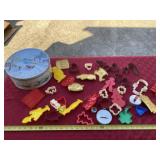 Cookie cutters with Christmas tin and lid