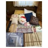 Pillows, blankets and throw