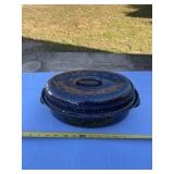 Small enamel ware roaster pan with lid