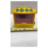 RCA Chipper Nipper Cube Alarm Clock Radio, model