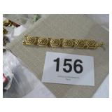 VTG SIGNED TRIFARI GOLD TONE LINK BRACELET