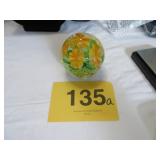 VTG GLASS PAPER WEIGHT