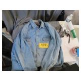LEVI DENIM SHACKET SIZE XL (STAINS, HOLES)