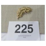 SIGNED TRIFARI GOLD LEAF W/PEARL BUDS