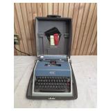 Underwood Typewriter with Locking Case and Key