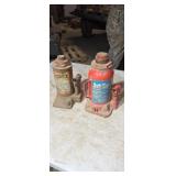 Two hydraulic bottle jacks
