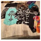 Womenï¿½sTops & Scarves