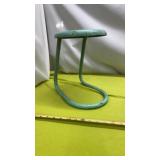 "Paperclip" counter stool