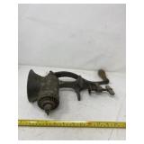 Hand crank meat grinder
