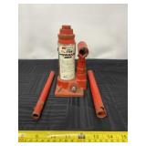 Kmart 11/2 ton hydraulic Jack with handle.