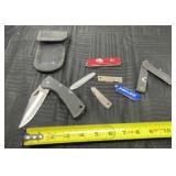 Assortment of fold of knives, including camp, USA