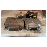 Vintage Chevrolet and GM car vehicle radio radios