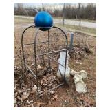 Squirrel bottom to bird bath, missing top piece,