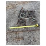 Body grip traps with trapping stakes.