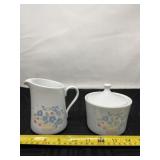 Corning Corelle Country Cornflower creamer and