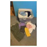 Tote full womens clothes mostly medium