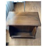 End table with magazine rack