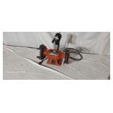 Black & Decker bench grinder works 6".