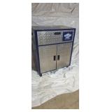 33"X28" Keystone Light metal tool cabinet on