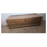 Bench dresser 72x20x24