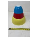 Pyrex nesting bowls 404, 402, 401