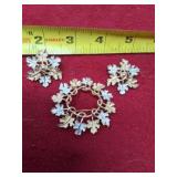 Sarah Coventry Brooch w clip on earrings
