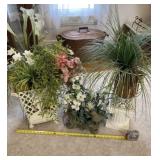 Iron, resin and ceramic decor with artificial