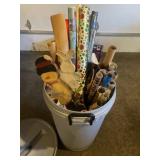 Garbage can on wheels with lid with Christmas