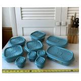 Pioneer Woman plastic containers with lids and