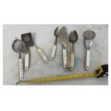 Flint kitchen utensils