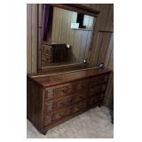 Chest a Drawers w/Mirror