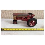 International Harvester (IH) Farmall 560 narrow