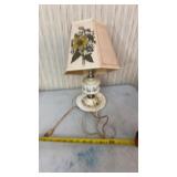 Vtg hand-painted porcelain table lamp with a