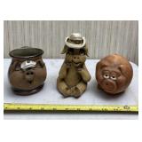 Mahon made and more pig decor.