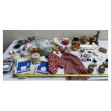 Pig and horse decor.