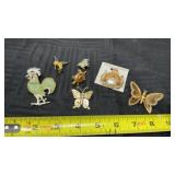 Brooches and pendants rooster with rhinestones,