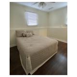 Madison Park queen comforter,