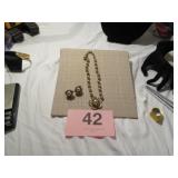 VTG PEARL NECKLACE & MATCHING CLIP ON